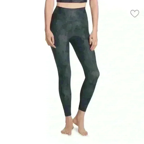 Sage Collective High Rise 7/8 Length Camo Splatter Leggings Women’s Size Medium - Picture 1 of 10